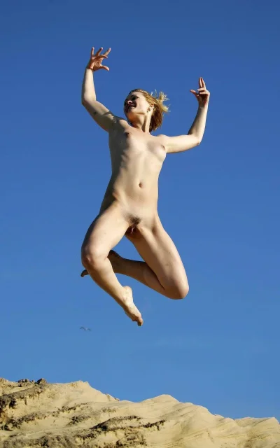 Летающая женщина