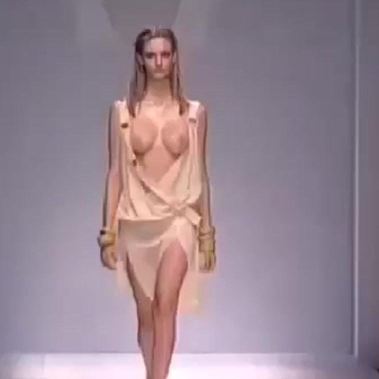 Эротический показ моделей