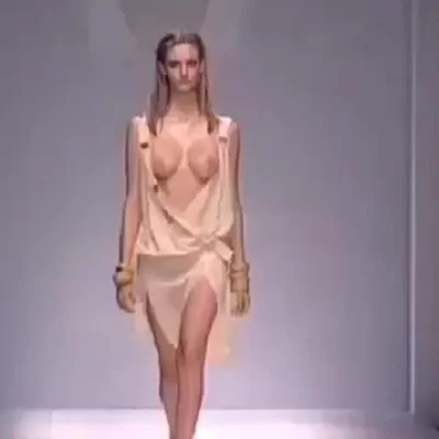 Эротический показ моделей