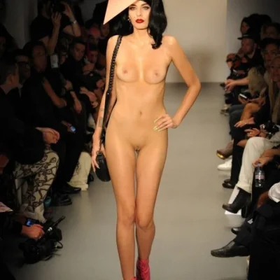 Голая мода чарли ле минду