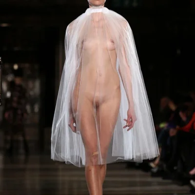 Показ мод голые