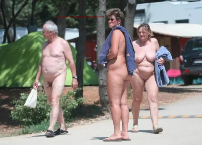 Пожилые нудистские семьи
