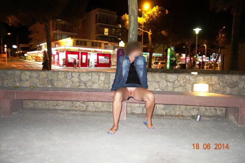 Голышом на улице