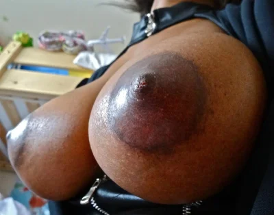 С огромными сиськами