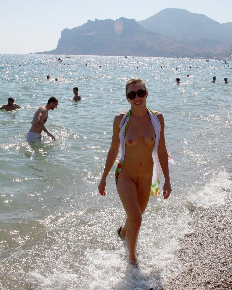 Нудистки на море