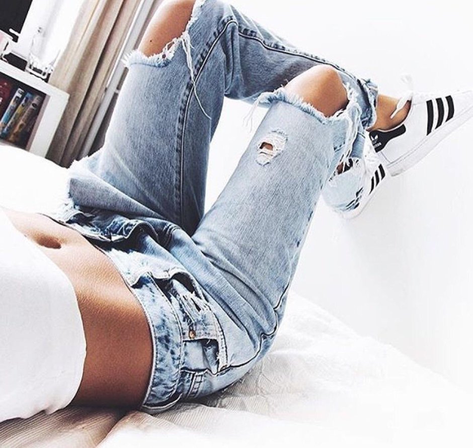 Девушка в кроссовках