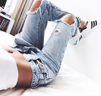 Девушка в кроссовках