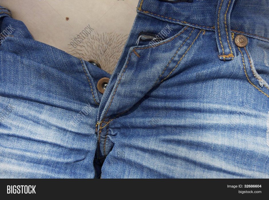 Расстегнул ширинку