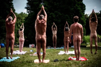 Натуристы голые