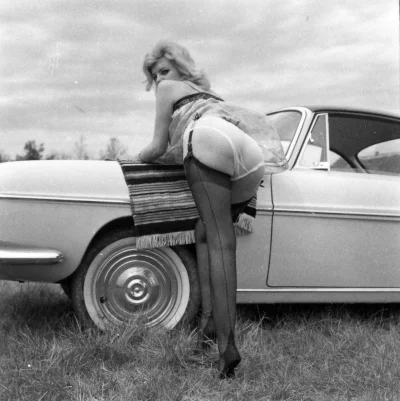 Девушки и ретро авто