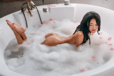 Девушка ванной