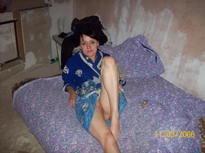 Женщина в халате без трусов