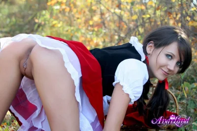 Красная шапочка без трусов