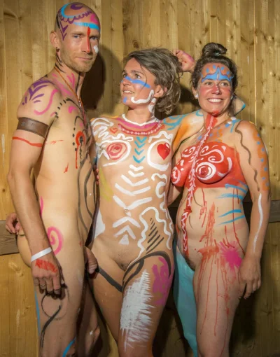 Эротический мужской бодиарт