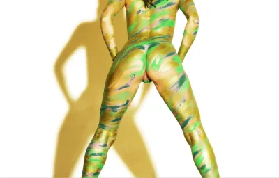 Бодиарт девушки без одежды