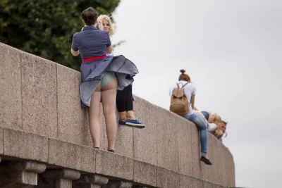 Под подолом юбки