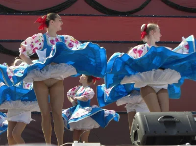 Народные танцы под юбкой