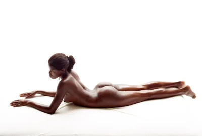 Темнокожая девушка