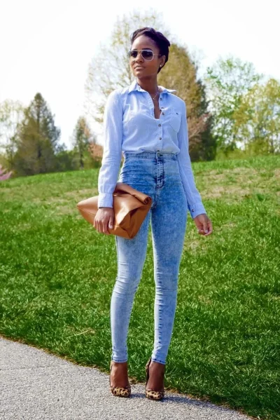 Джинсы с высокой талией и рубашка