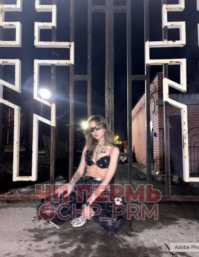 Девушка с татуировками