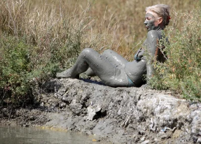 Лечебная грязь голышом