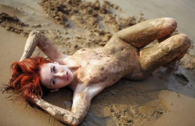 Рыжая девушка голая