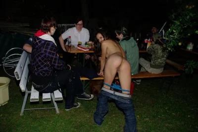 Пьяные девки раздеваются