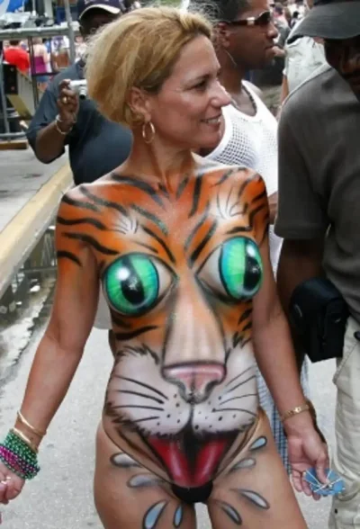 Бодиарт голая