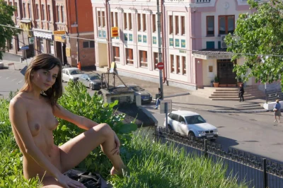 Девушка голышом