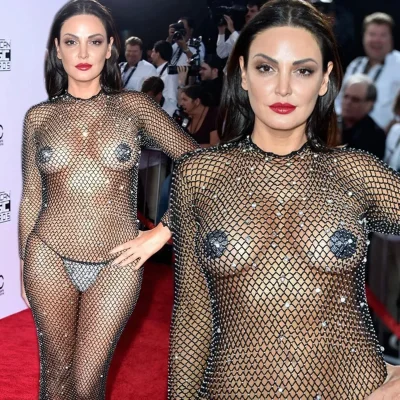 Албанская певица голая