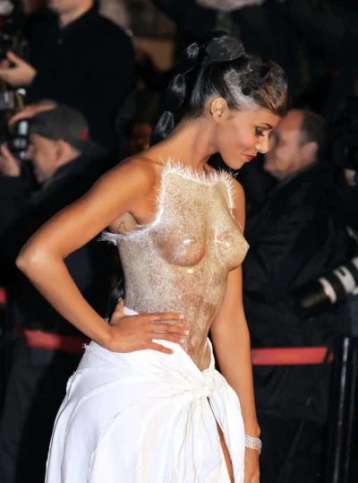 Очень откровенное платье