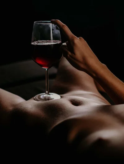 Эротический вечер с вином
