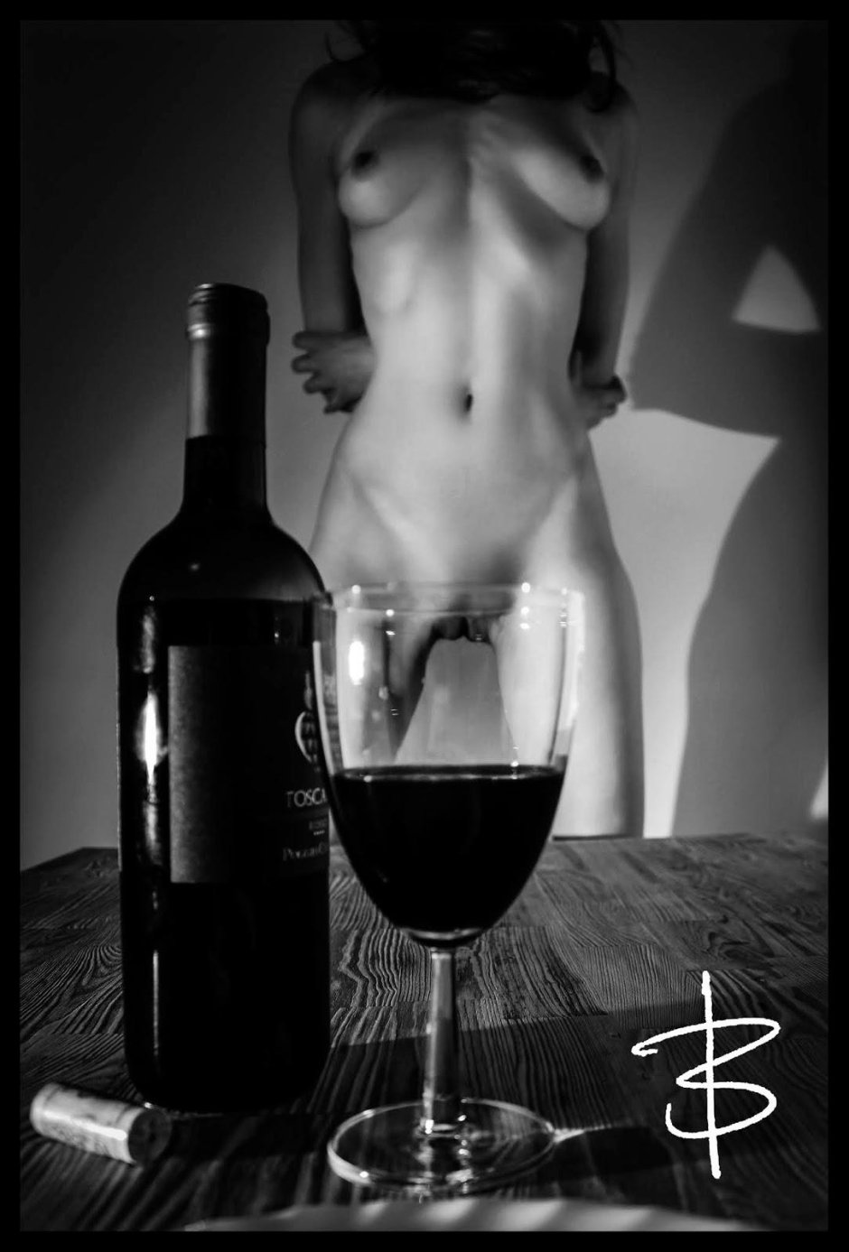 Голые женщины и алкоголь