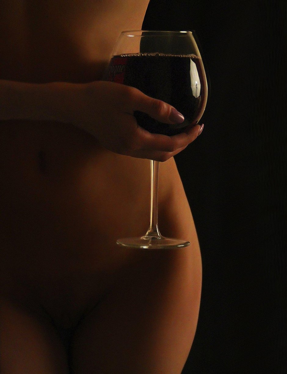 Женщина в бокале