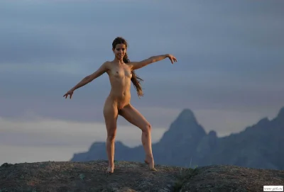 Обнаженные танцы