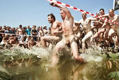 Массовые купания нагишом