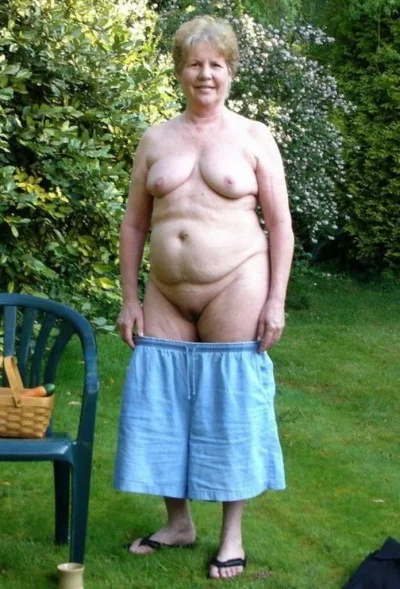 Голая старушка