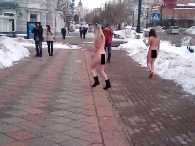 Голая улица