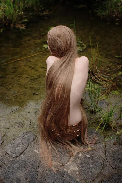 Девушки с длинными волосами ню