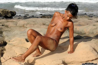 Голые загорелые женщины