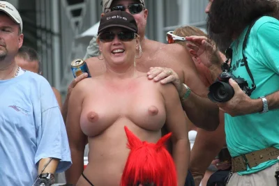 Парад нудистов