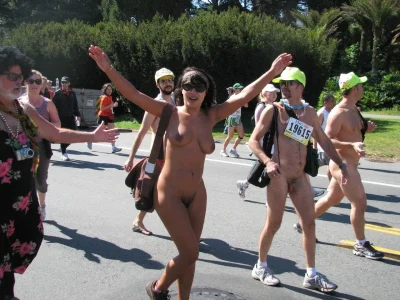 Нудистский парад