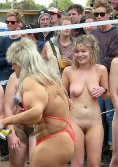 Нудисты голышом