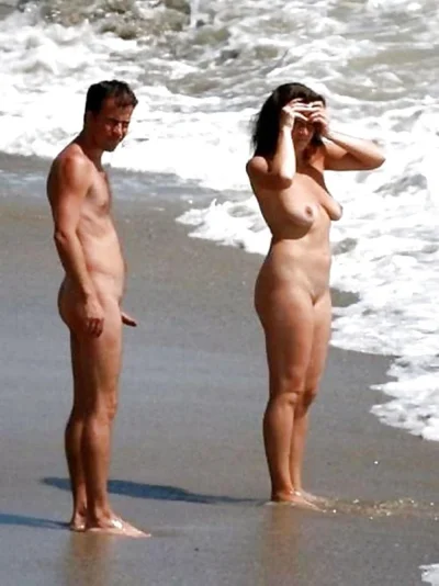 Эрекция на нудистком пляже