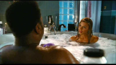 Линдси фонсека машина времени в джакузи