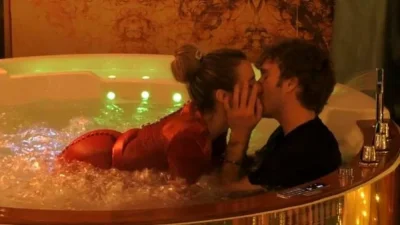 Романтик в джакузи