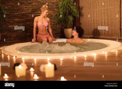 Люди в джакузи