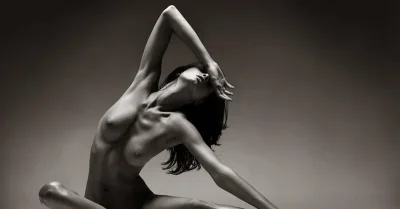 Ню красивая