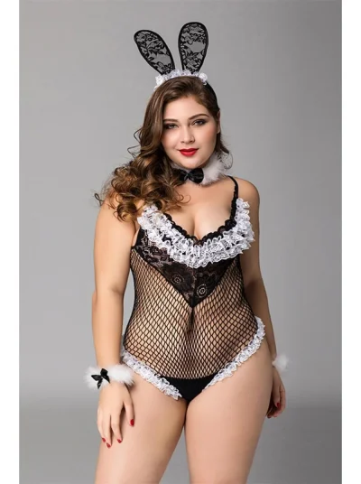 Толстушка в костюме зайчика