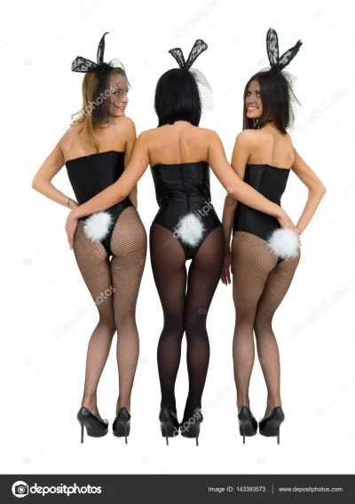 Девушка в костюме зайки